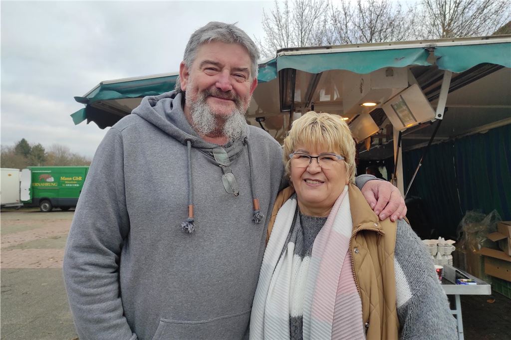 Rauchverbot bei Veranstaltungen: Das sagen Holzwickeder Sabine und Klaus Venohr auf dem Wochenmarkt in Holzwickede.