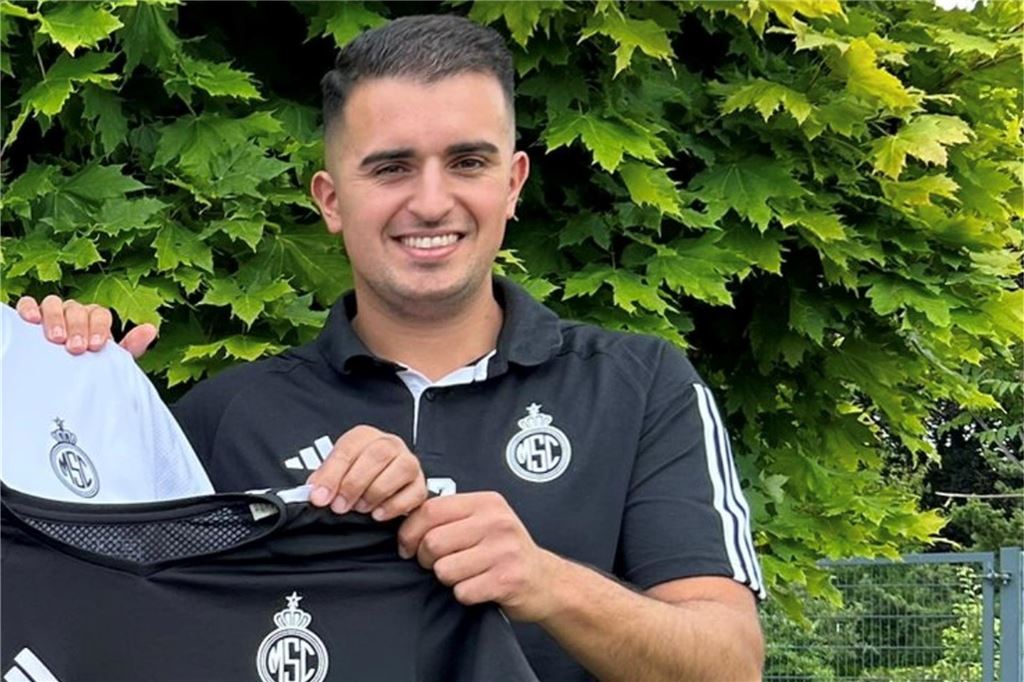 MSC Holzwickede kämpft um den Aufstieg Salim Yarradi vom MSC Holzwickede hält ein Trikot.