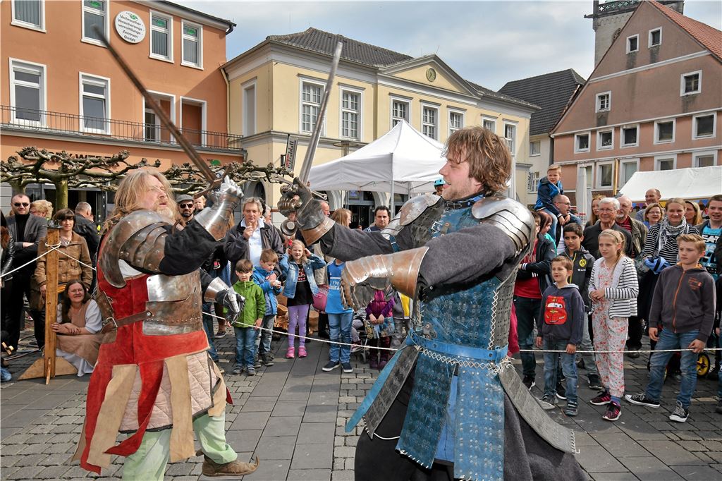 Mit 3G ins Mittelalter: Unnas erster Westfalenmarkt seit zwei Jahren Samstag und Sonntag werden Ritter auf dem Marktplatz kämpfen. Nach zwei Jahren Corona-Pause ist wieder Westfalenmarkt.