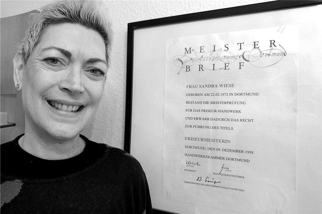 Friseurstübchen geschlossen: Trauer um Inhaberin Sandra Wiese (52) Noch bevor sie ihren Meisterbrief erwarb, konnte Sandra Wiese 1996 ihr Friseurstübchen ab der Friedrichstraße eröffnen.
