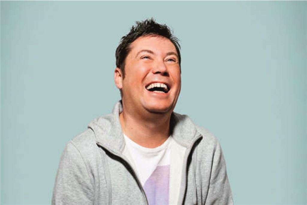Auf diese Veranstaltungen kann sich die Gemeinde 2025 freuen Ein Bild von Comedian Sascha Korf.