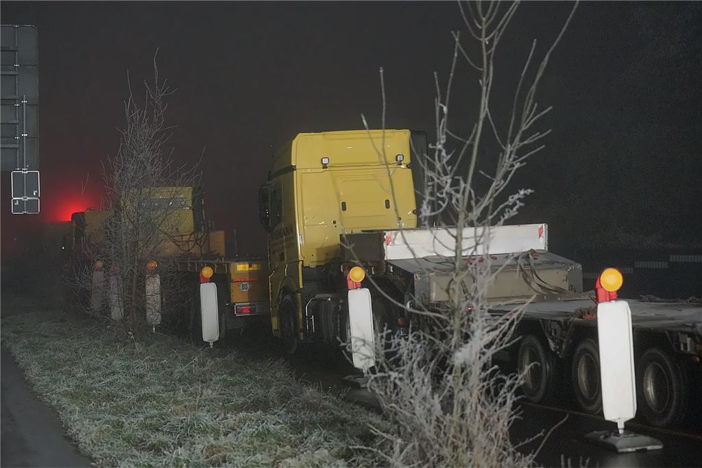 Kranarbeiten an der A1-Brücke in Kamen.