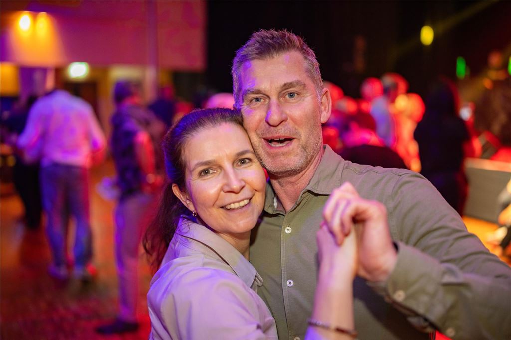 Schlagerfans in Feierlaune! Ob beim Tanzen, Mitsingen oder Schunkeln – die Gäste genossen den Abend und feierten ausgelassen zur Live-Musik.