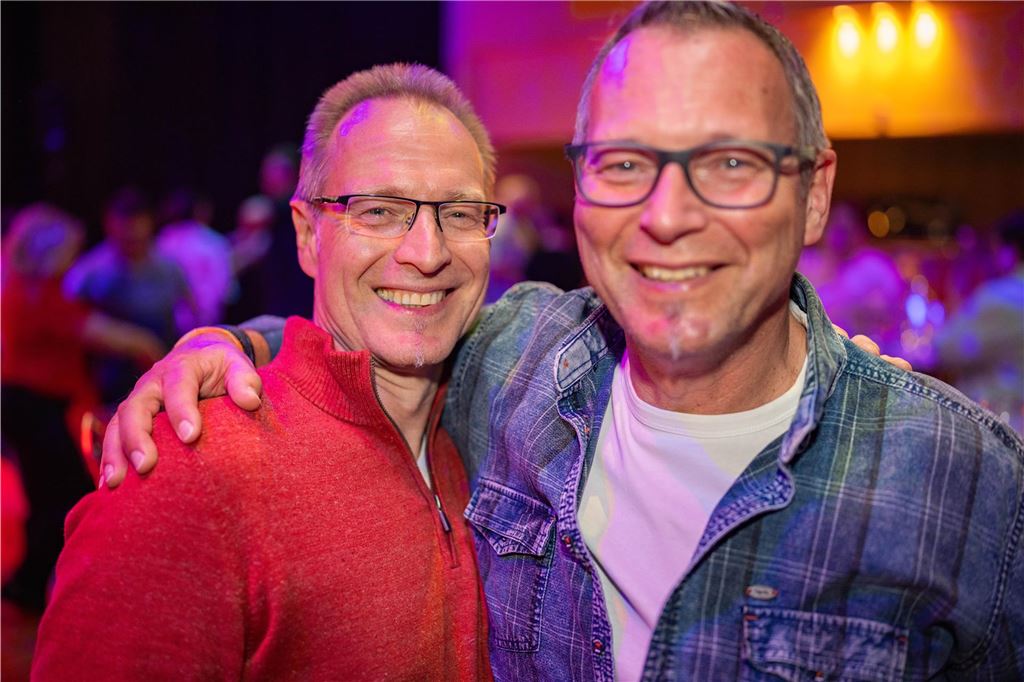 Schlagerfans in Feierlaune! Ob beim Tanzen, Mitsingen oder Schunkeln – die Gäste genossen den Abend und feierten ausgelassen zur Live-Musik.