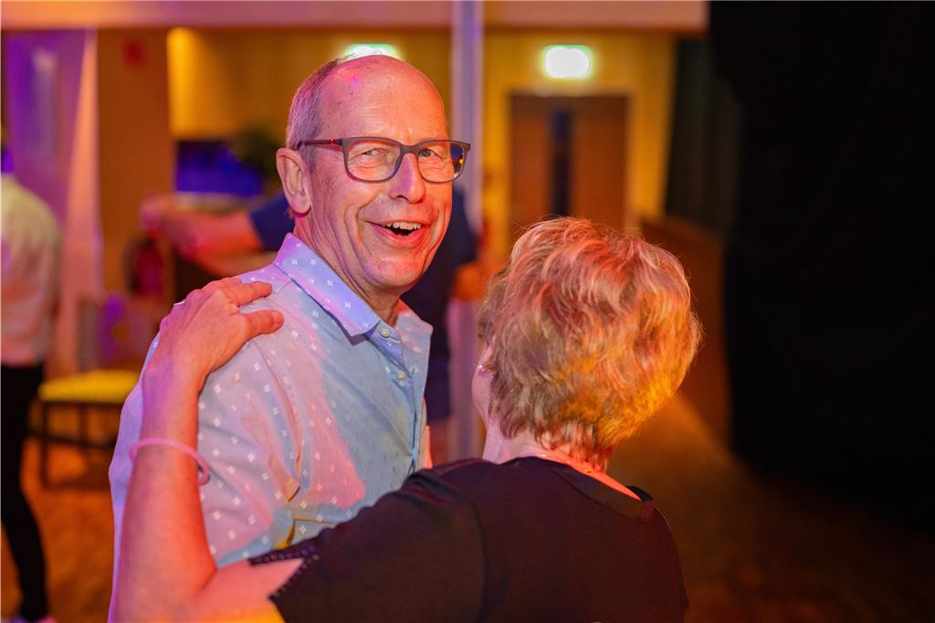 Schlagerfans in Feierlaune! Ob beim Tanzen, Mitsingen oder Schunkeln – die Gäste genossen den Abend und feierten ausgelassen zur Live-Musik.