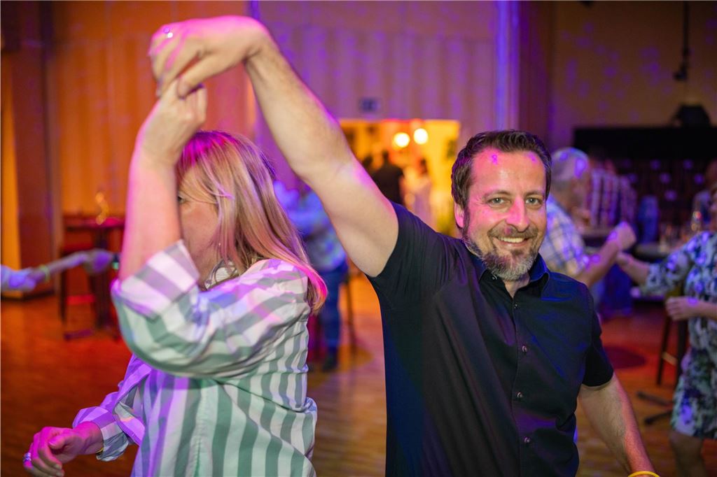 Schlagerfans in Feierlaune! Ob beim Tanzen, Mitsingen oder Schunkeln – die Gäste genossen den Abend und feierten ausgelassen zur Live-Musik.