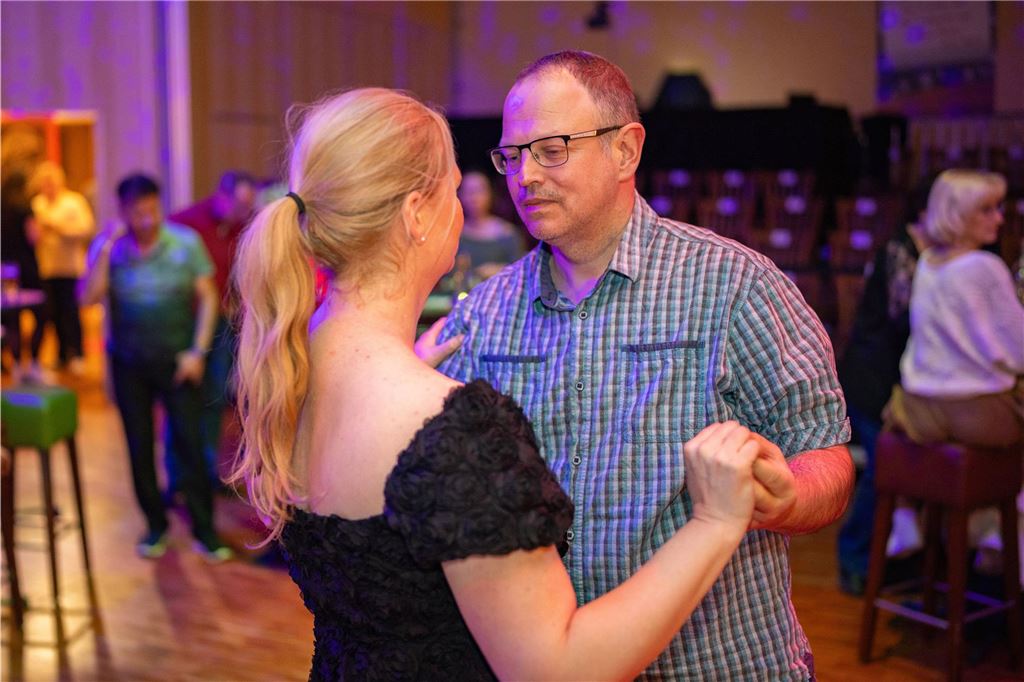 Schlagerfans in Feierlaune! Ob beim Tanzen, Mitsingen oder Schunkeln – die Gäste genossen den Abend und feierten ausgelassen zur Live-Musik.