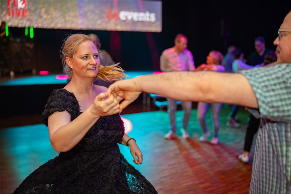 Schlagerfans in Feierlaune! Ob beim Tanzen, Mitsingen oder Schunkeln – die Gäste genossen den Abend und feierten ausgelassen zur Live-Musik.
