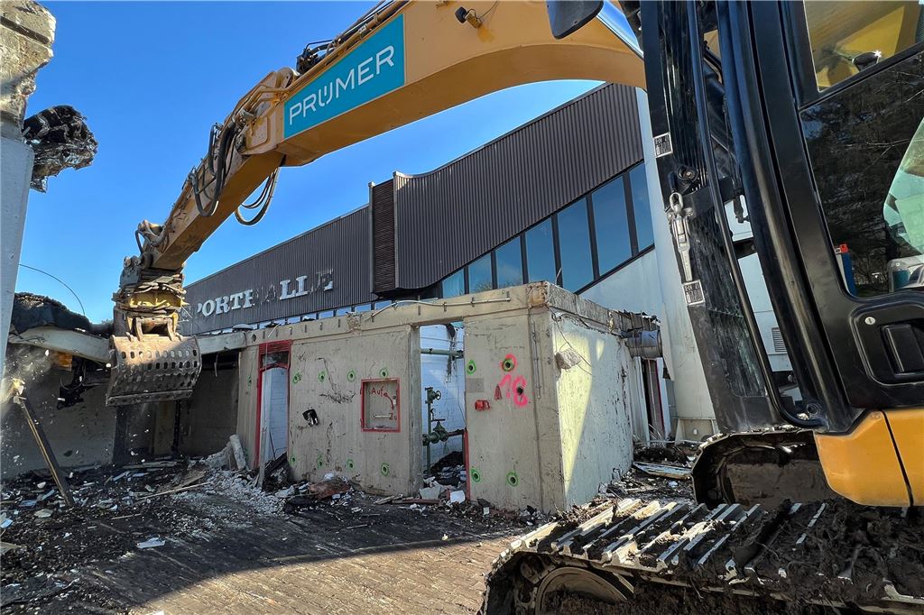 Stadt will für das Gelände der Ex-Eishalle Nägel mit Köpfen machen Seit April konnten Unnaer von der Straße aus dabei zugucken, wie die ehemalige Eissporthalle verschwunden ist.