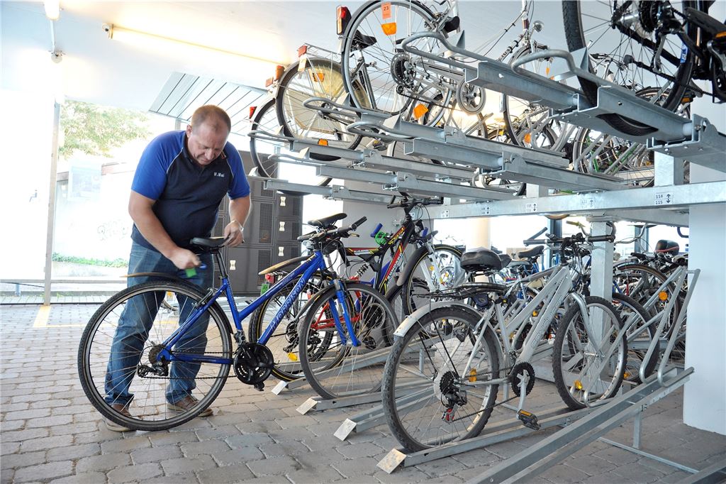 „Ausbauprogramm“ soll den Mangel an Radwegen in Unna bis 2025 beheben Sichere Abstellmöglichkeiten gehören genauso zur Radverkehrsförderung wie der Bau geeigneter Wege. Am Bahnhof in Unna gibt es sie schon. Für Lünern sind sie geplant und in Königsborn soll es ein zusätzliches Sicherheitspaket gegen den Vandalismus geben. Neuerungen aber sind auch abhängig von Fördermitteln.