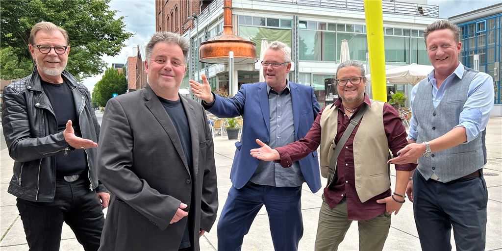 Unna feiert Raimon Weber und sein neues Hörspiel „Hurricane“ Sie gehören zu dem großen Team, das im Kinorama mit „Hurricane – Stadt der Lügen“ ein grandioses Hörspiel für Erwachsene präsentiert hat (v.l.): Uwe Kaddik (Co-Produzent), Raimon Weber (Autor), Stefan Keim (Moderator), Andreas Muhlack und Arnd Sünner (Tonstudio Make Music)