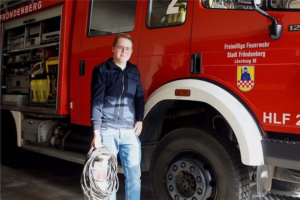 Feuerwehrmann nach vier Wochen: Quereinsteiger will ins brennende Haus Simon Kettelmann hat sich entschlossen, Atemschutzgeräteträger zu werden. Zu der Aussicht, einmal ein brennendes Haus betreten zu müssen, sagt der junge Feuerwehrmann: „Auf solche Situationen muss man sich einstellen.“