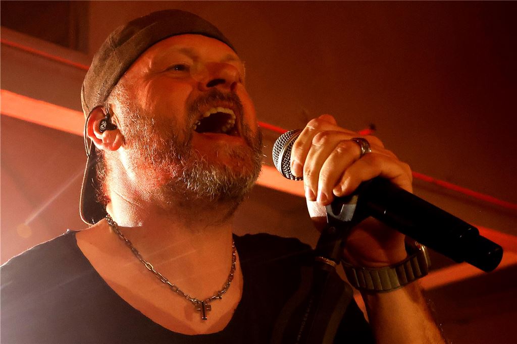 Tanz in den Mai in der Schützenheide mit "Burning Heart"