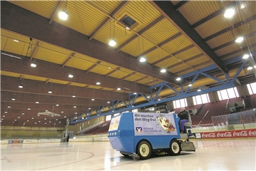 So groß wie die alte Eissporthalle am Ligusterweg sollte der Neubau in Unna-Massen gar nicht sein. Doch die Stadtverwaltung hat offenbar mit einem teureren Angebot gerechnet.