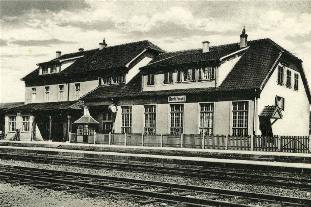 Als es noch über 20 Gaststätten in Bork gab: Geschichte der Kneipen im Dorf So hat der Borker Bahnhof mal ausgesehen. Die Gebäude sind seit den 80er-Jahren abgerissen.