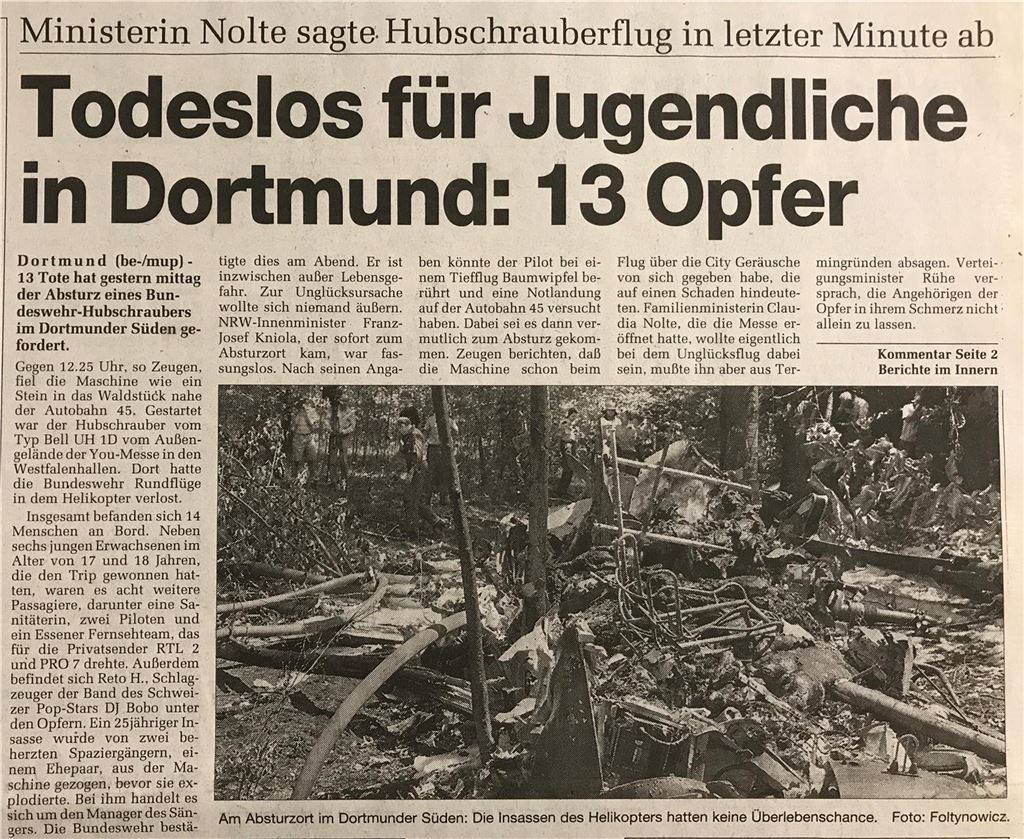 Das tödliche Hubschrauberunglück: 13 Menschen sterben während einer Jugendmesse Zeitungsartikel der Ruhr Nachrichten zum Hubschrauberabsturz 1996 in Dortmund.