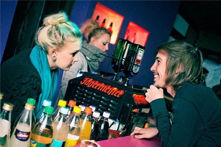 Illegaler Nachtclub in der Innenstadt ausgehoben - der Ort war früher der legendäre Bakuda-Club So sah es an der Bar im Bakuda aus.