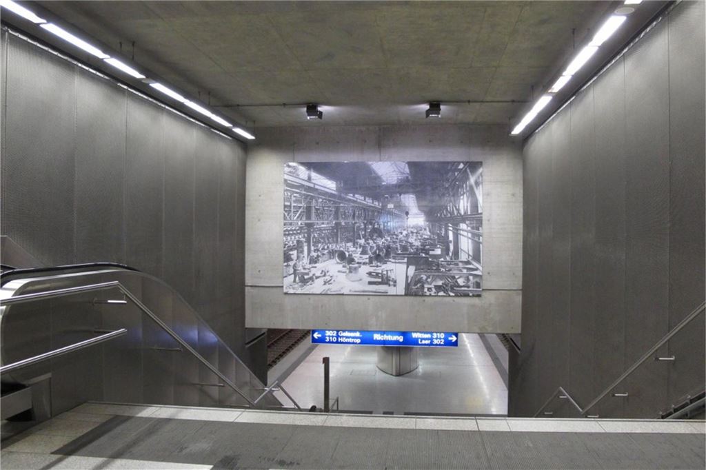 Bahn-Pendler verärgert über späte Umbaupläne am Hörder Bahnhof U-Bahnstation in Bochum.