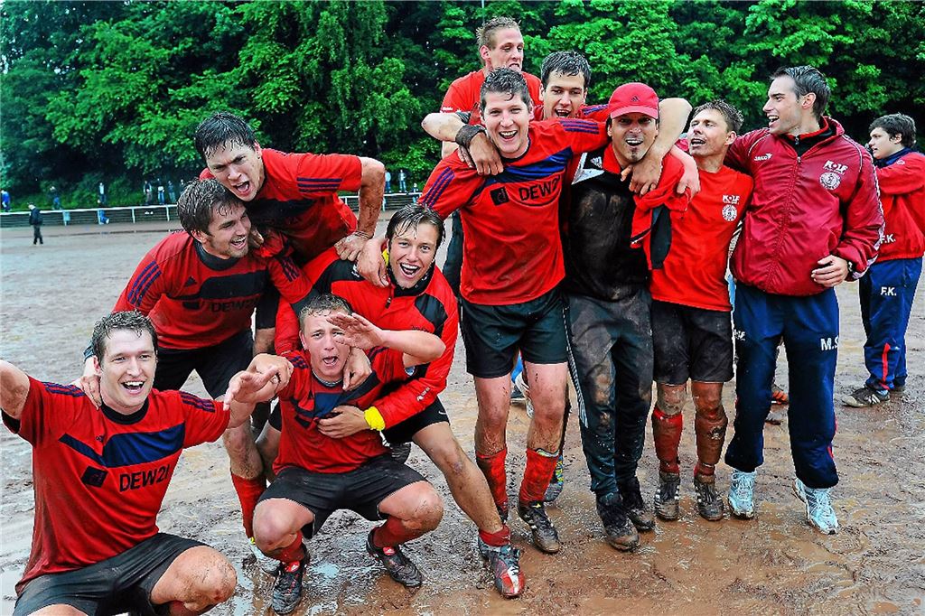 TuS Holzen-Sommerberg: Routinier war schon beim Aufstieg 2012 dabei Holzener Spieler jubeln