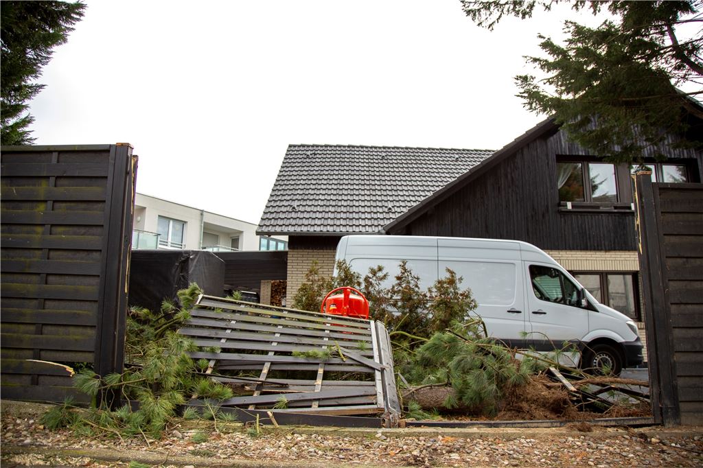 Das lange Warten auf „Sabine“: Der Tag im Liveticker zum Nachlesen So wie hier im Fröndenberger Stadtteil Ardey haben Vorboten des Orkans „Sabine“ bereits erste Spuren im Kreis Unna hinterlassen. Auch andernorts im Kreis Unna ist die Feuerwehr bereits zu Sturneinsätzen ausgerückt.