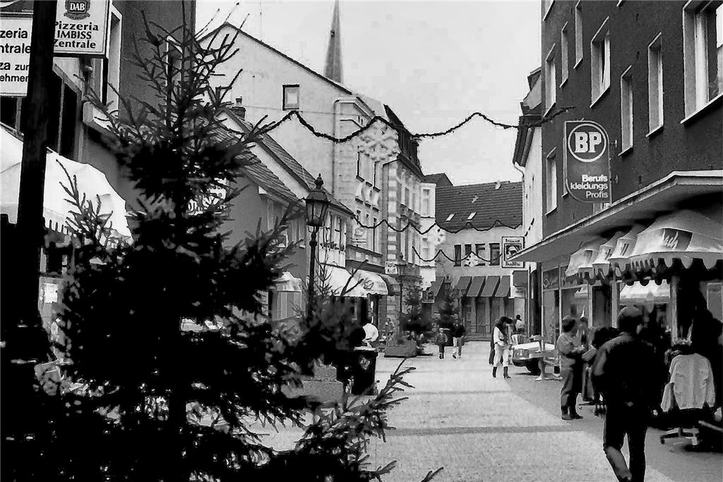 Die Mährstraße in Schwerte im Weihnachtsschmuck 1986.
