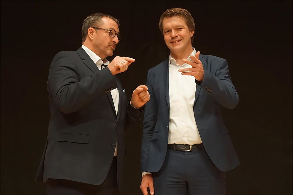 Sparkassen-Chef Frank Röhr und Hellweger-Anzeiger-Chefredakteur Matthias Langrock