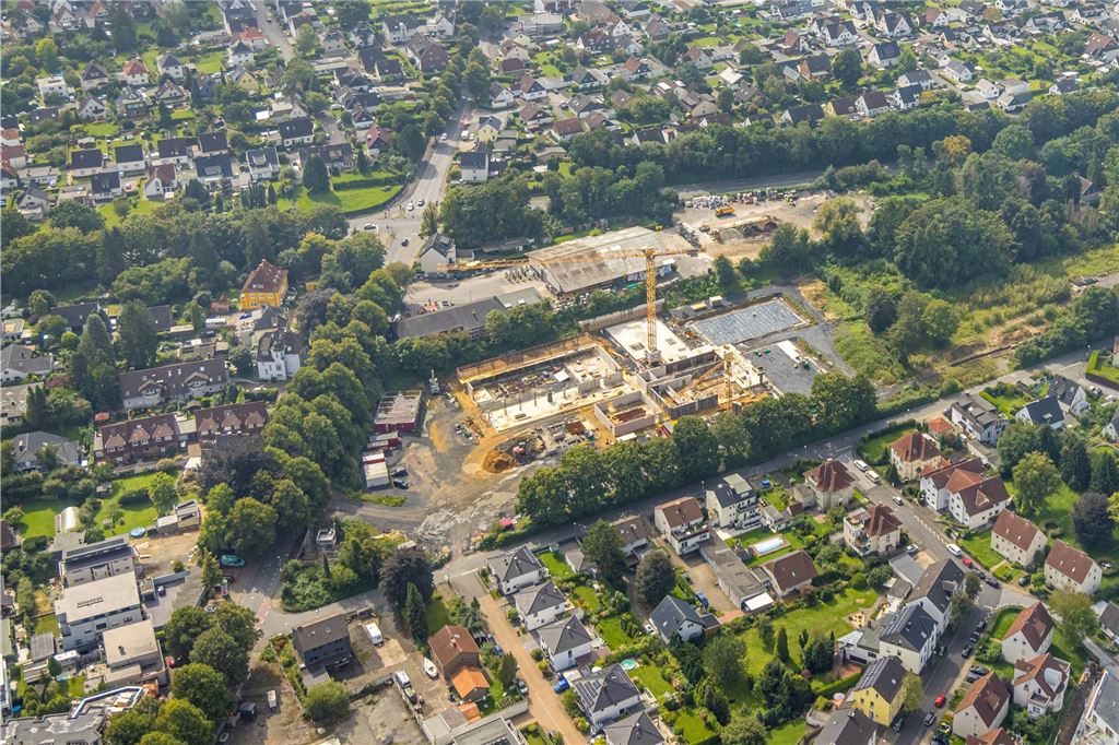 Sportgeschichte weicht Bildungszukunft: Wandel am Brockhaus-Sportplatz Neuer Bildungsstandort am Hertinger Tor in Unna: Die Luftaufnahme zeigt die Bauarbeiten im September 2023.