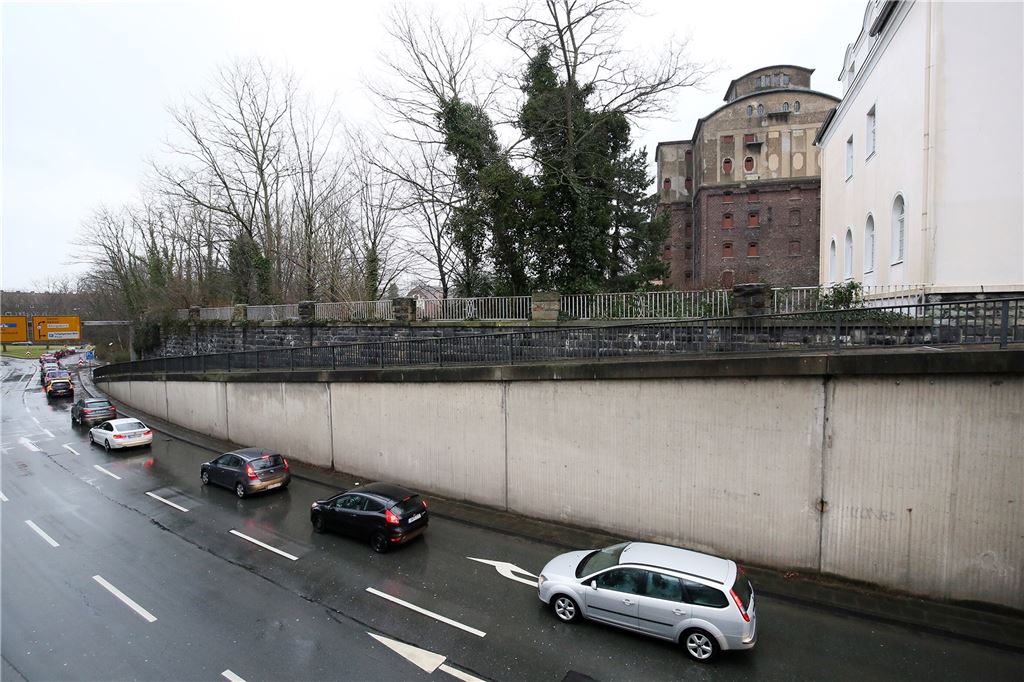 Kein Personal, fehlende Unterstützung: Wieso Unna die Verkehrswende trotzdem schaffen kann Stau hinter dem Ringtunnel: Das ist ein gewohntes Bild in Unna.