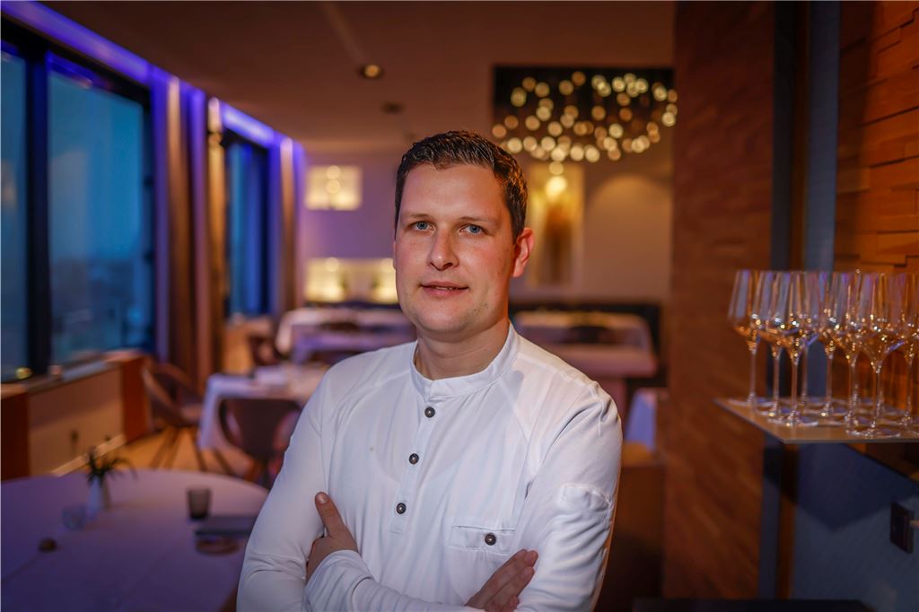 Das sind Dortmunds beste Restaurants 2022 Sternekoch Michael Dyllong in seinem Restaurant „The Stage“: Die Neueröffnung in Hombruch schaffte es aus dem Stand auf Platz 96 der besten deutschen Restaurants.
