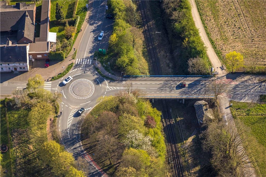 Vinnumer Straße mit Kreisverkehr