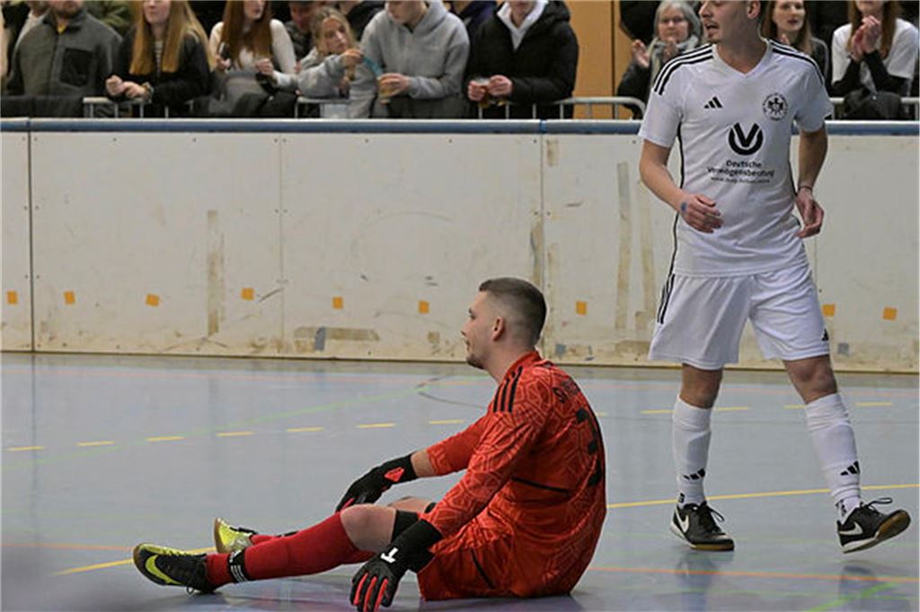 BV Brambauer holt sich den Gruppensieg: BV Lünen sorgt für Überraschung SV Preußens Keeper Sven König musste 13 Mal hinter sich greifen und schied punktlos aus.