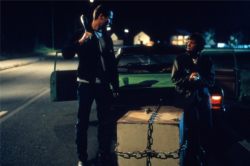 Filmabend zum Jubiläum: 25 Jahre Kultfilm „Bang Boom Bang“ Andy und Keek schleppen den Tresor mit seinem besonderen Inhalt: Szene aus dem Kultfilm "Bang Boom Bang".