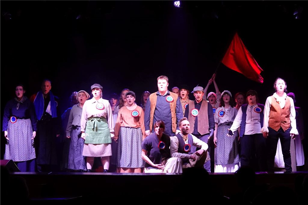 Musicalgala 2024 in Holzwickede: Eine Szene aus "Les Misérables"