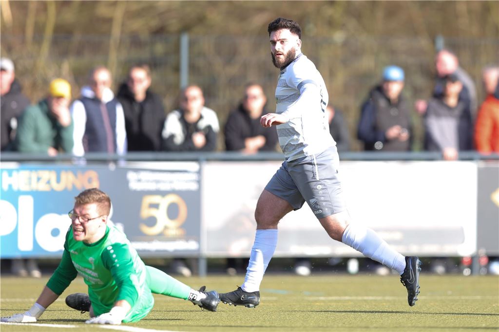 Wie geht es dem Talha Temur? FC Nordkirchen bangt um Stürmer Talha Temur schießt ein Tor.