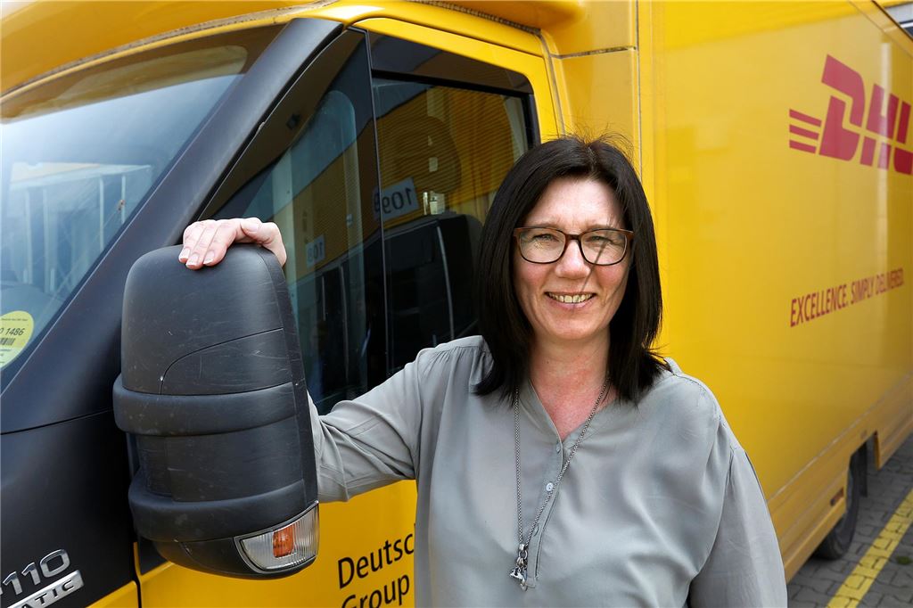 Rekord in der Post-Zusteller in Kamen: 11.000 Pakete nur an einem Tag Tanja Schwarz leitet die Zustellbasis in Kamen. Dort sind zurzeit 80 Mitarbeiter beschäftigt – zehn mehr als noch vor fünf Jahren.