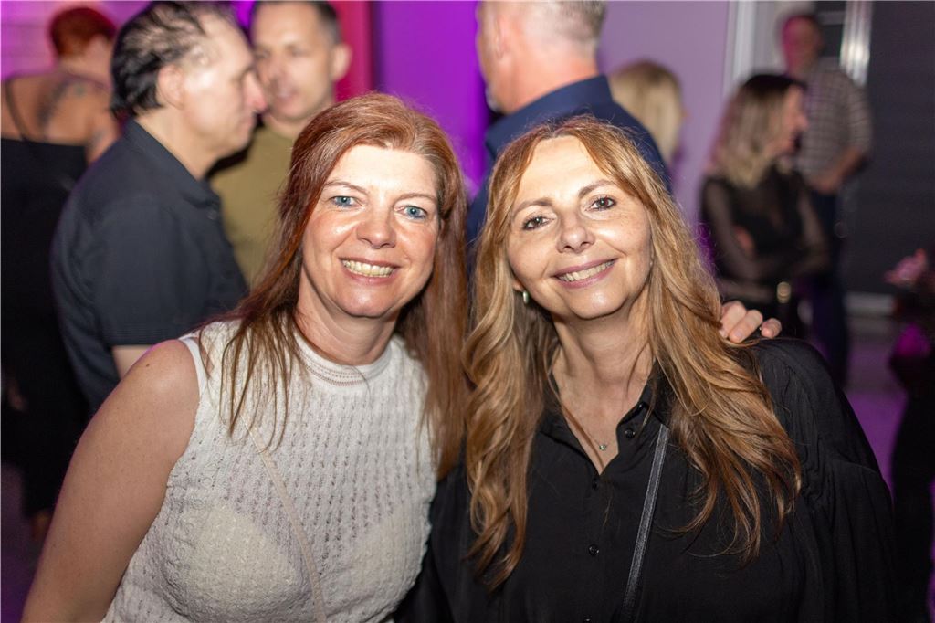 Tanz in den Mai: Unna feiert in seiner pulsierenden Stadthalle mit Musik, Lichtern und ausgelassener Stimmung.