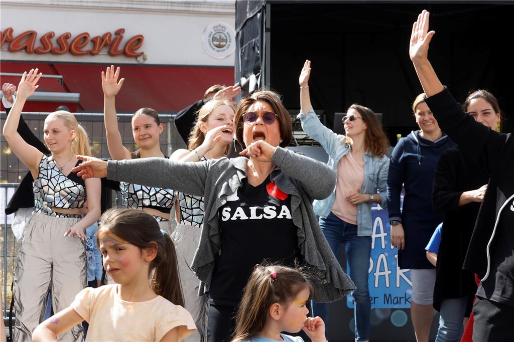 Tanzparty auf dem Alten Markt in Unna: Videos und Bilderstrecke vom großen Open-Air-Ball