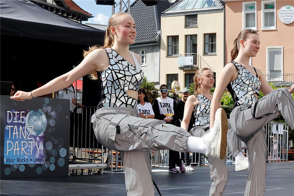 Tanzparty auf dem Alten Markt in Unna: Videos und Bilderstrecke vom großen Open-Air-Ball