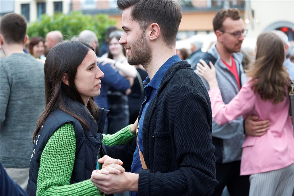 Tanzparty auf dem Alten Markt in Unna: Videos und Bilderstrecke vom großen Open-Air-Ball