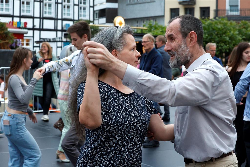Tanzparty auf dem Alten Markt in Unna: Videos und Bilderstrecke vom großen Open-Air-Ball
