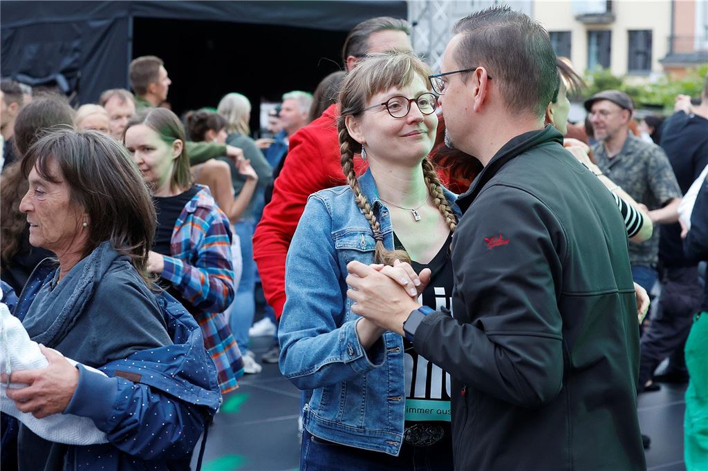 Tanzparty auf dem Alten Markt in Unna: Videos und Bilderstrecke vom großen Open-Air-Ball