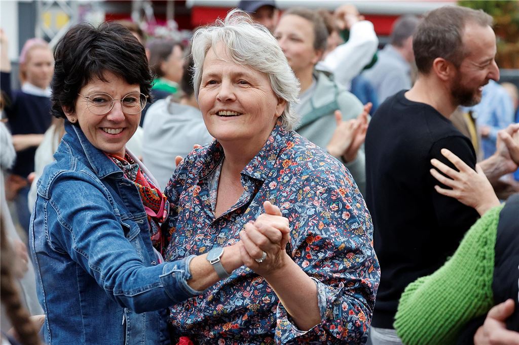 Tanzparty auf dem Alten Markt in Unna: Videos und Bilderstrecke vom großen Open-Air-Ball