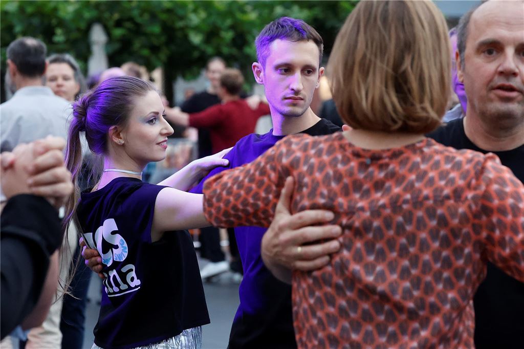 Tanzparty auf dem Alten Markt in Unna: Videos und Bilderstrecke vom großen Open-Air-Ball