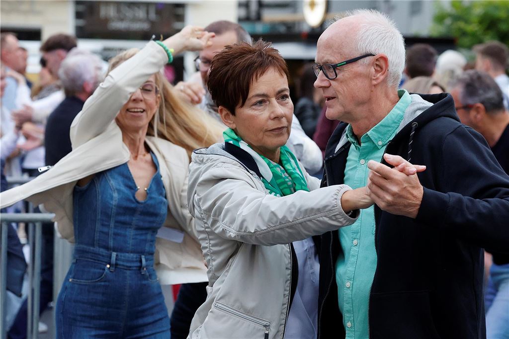 Tanzparty auf dem Alten Markt in Unna: Videos und Bilderstrecke vom großen Open-Air-Ball
