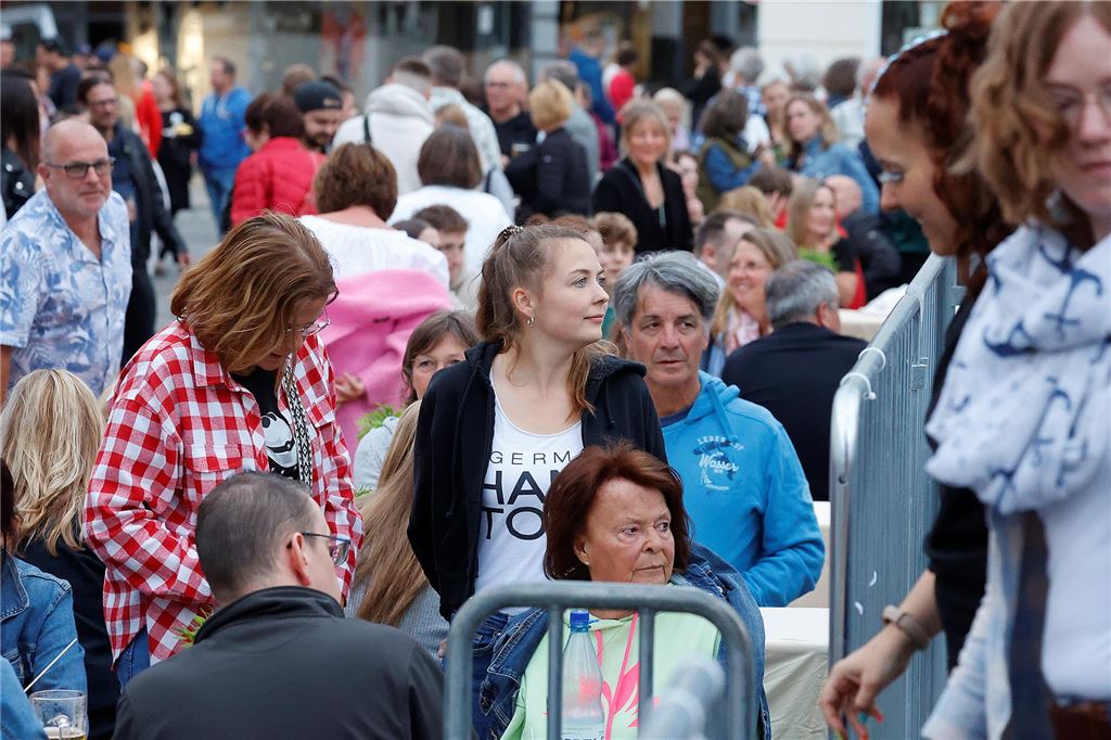 Tanzparty auf dem Alten Markt in Unna: Videos und Bilderstrecke vom großen Open-Air-Ball