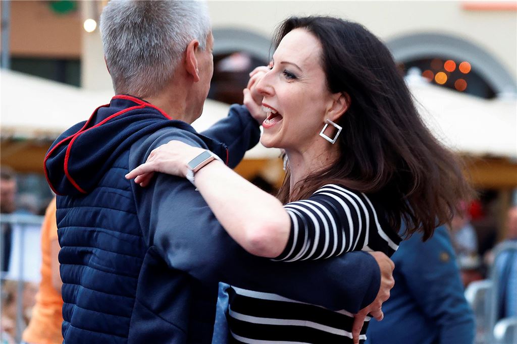 Tanzparty auf dem Alten Markt in Unna: Videos und Bilderstrecke vom großen Open-Air-Ball