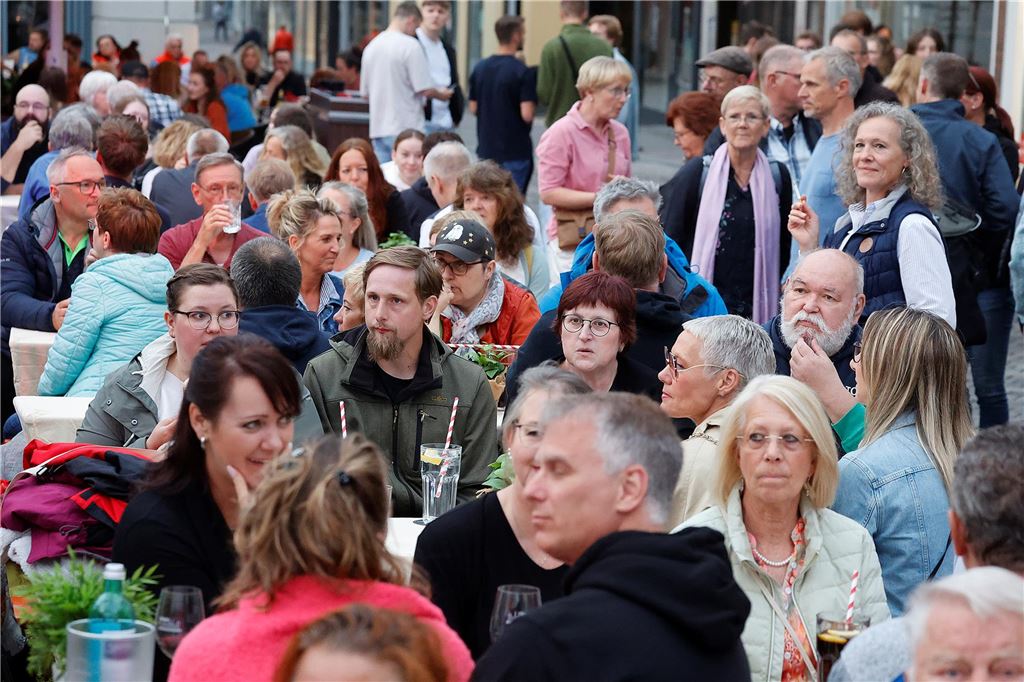 Tanzparty auf dem Alten Markt in Unna: Videos und Bilderstrecke vom großen Open-Air-Ball