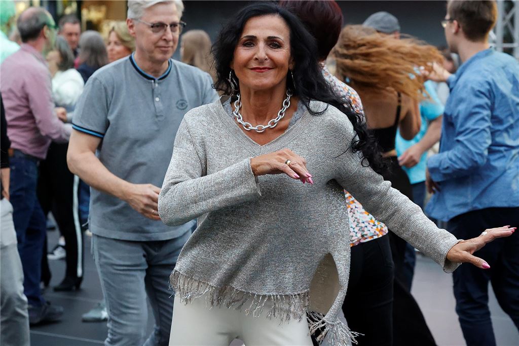 Tanzparty auf dem Alten Markt in Unna: Videos und Bilderstrecke vom großen Open-Air-Ball