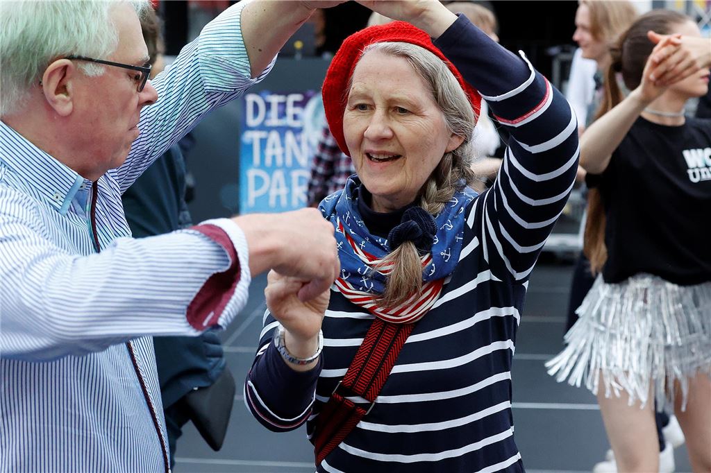 Tanzparty auf dem Alten Markt in Unna: Videos und Bilderstrecke vom großen Open-Air-Ball