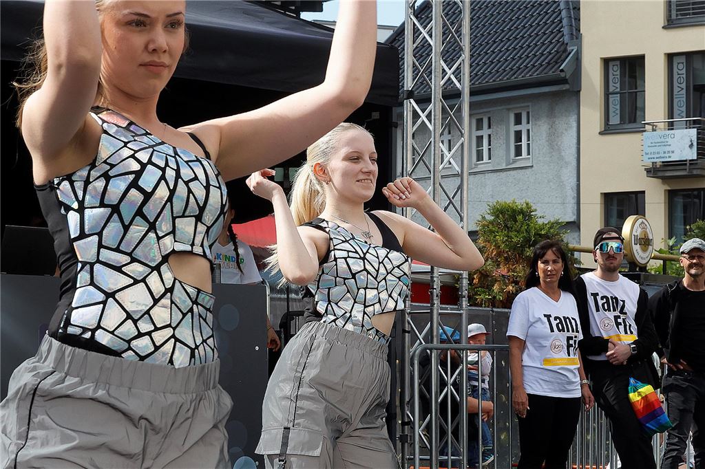 Tanzparty auf dem Alten Markt in Unna: Videos und Bilderstrecke vom großen Open-Air-Ball